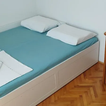 7 Flower Street Šempeter pri Gorici