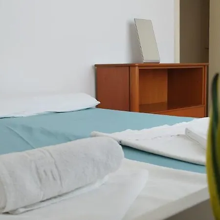 Apartment 7 Flower Street