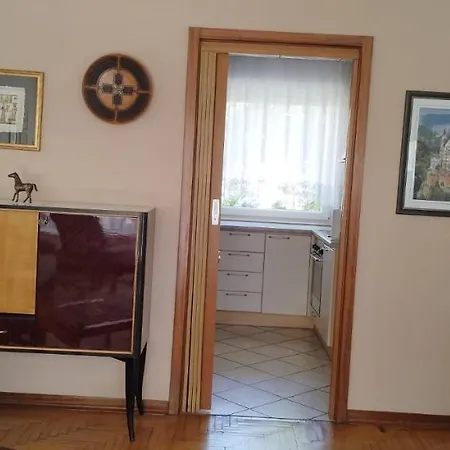7 Flower Street Šempeter pri Gorici