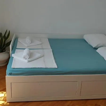 7 Flower Street Šempeter pri Gorici