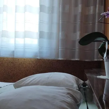 7 Flower Street Apartment *