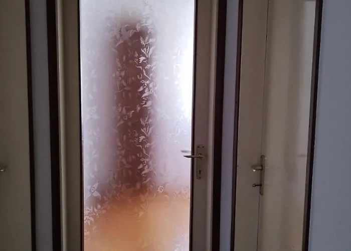 7 Flower Street Apartment *