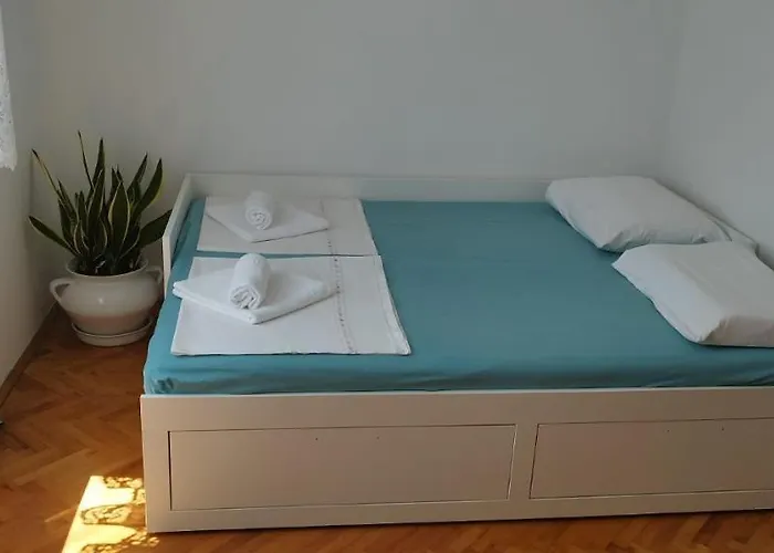 7 Flower Street Sempeter pri Gorici