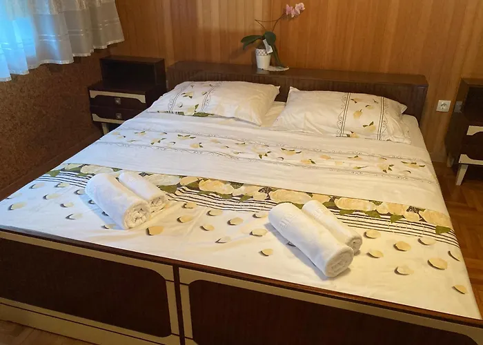 7 Flower Street Apartment